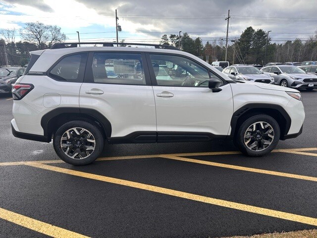 2025 Subaru Forester Base photo 2
