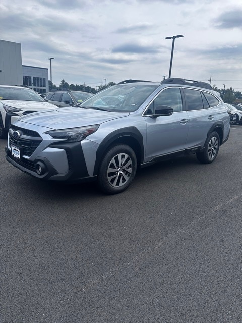 2025 Subaru Outback Premium's photo