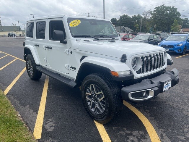 2025 Jeep Wrangler Sahara photo 3