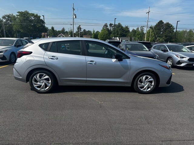 2025 Subaru Impreza Base photo 4