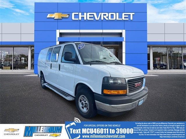 2023 GMC Savana Cargo Work Van's photo