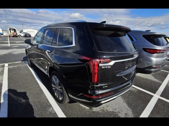 2025 Cadillac XT6 Premium Luxury photo 3