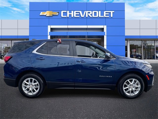 2023 Chevrolet Equinox LT photo 2