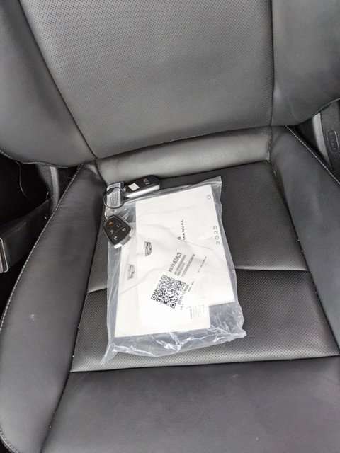 2025 Cadillac XT6 Premium Luxury photo 2