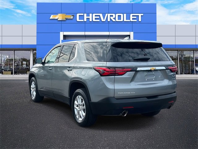 2023 Chevrolet Traverse LS photo 3