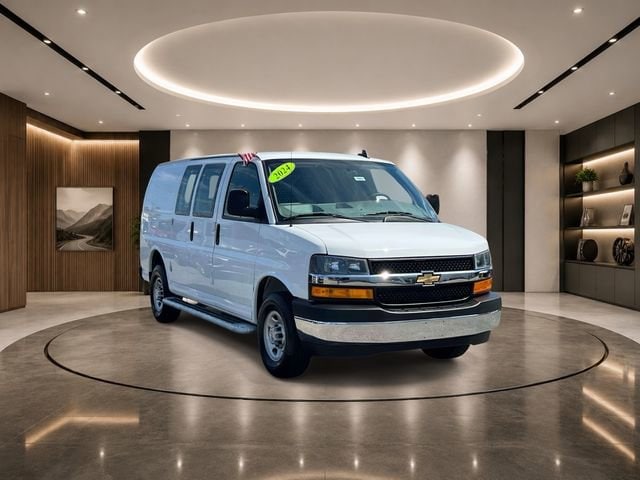 2024 Chevrolet Express 2500 Work Van HD's photo