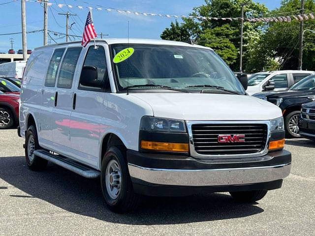 2024 GMC Savana's photo