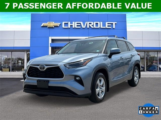 Used 2022 Toyota Highlander LE with VIN 5TDBZRBH9NS230114 for sale in Hicksville, NY