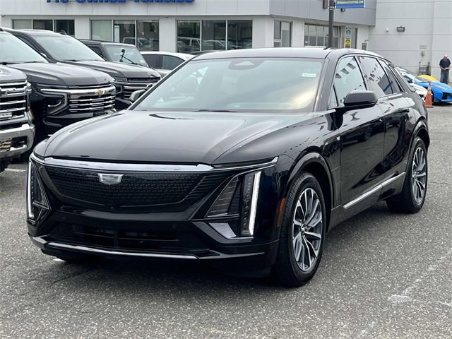 2024 Cadillac Lyriq Sport photo 2