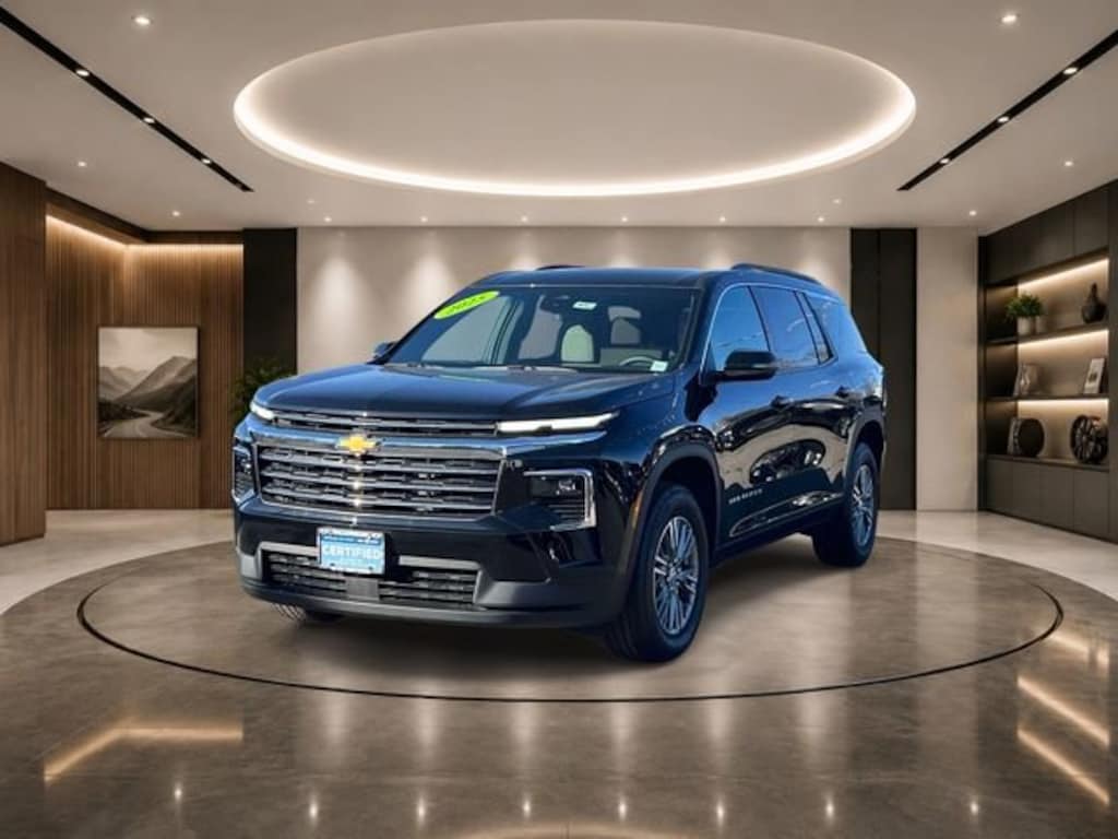 Used 2025 Chevrolet Traverse LT SUV