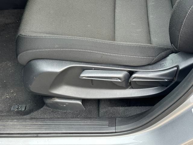 2025 Honda CR-V LX photo 4