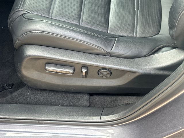 2022 Honda CR-V Touring photo 4