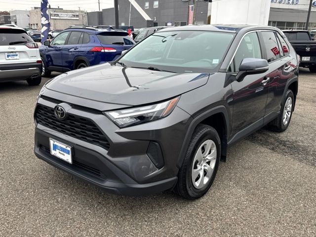 2023 Toyota RAV4 LE's photo