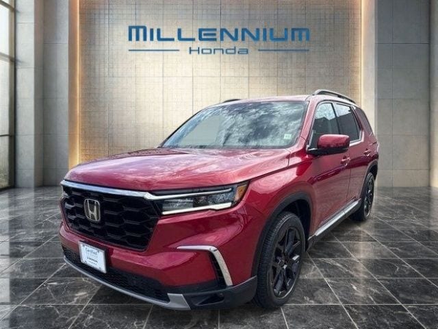 2025 Honda Pilot Touring AWD's photo