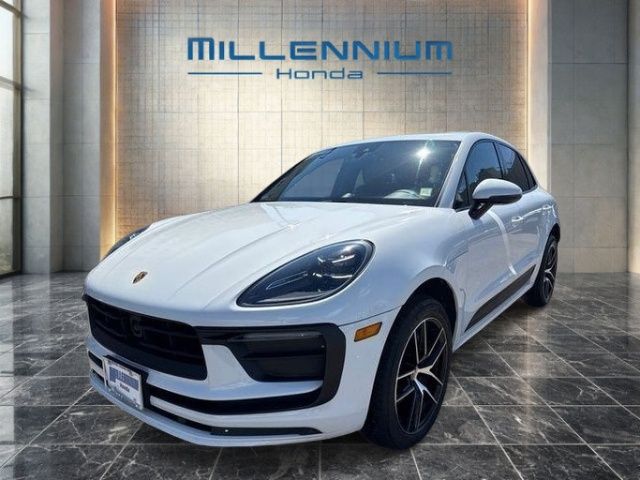 2023 Porsche Macan T's photo