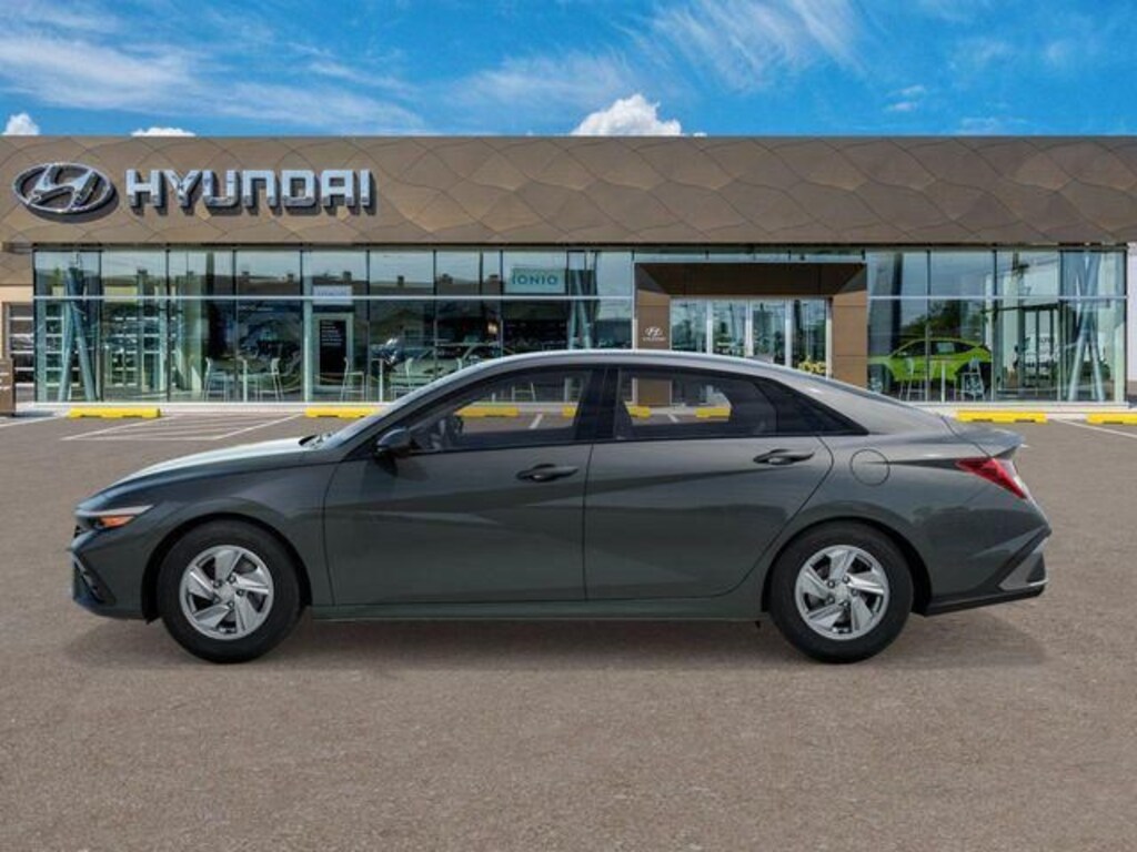 New 2026 Hyundai Elantra SE Sedan