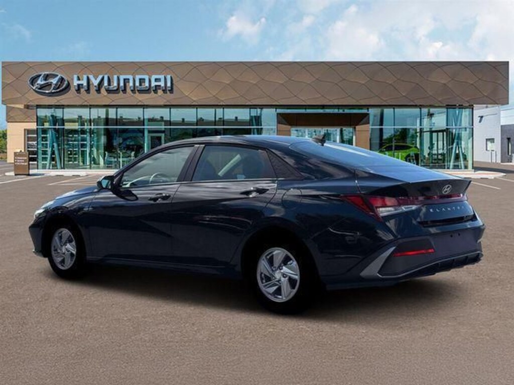 New 2026 Hyundai Elantra SE Sedan