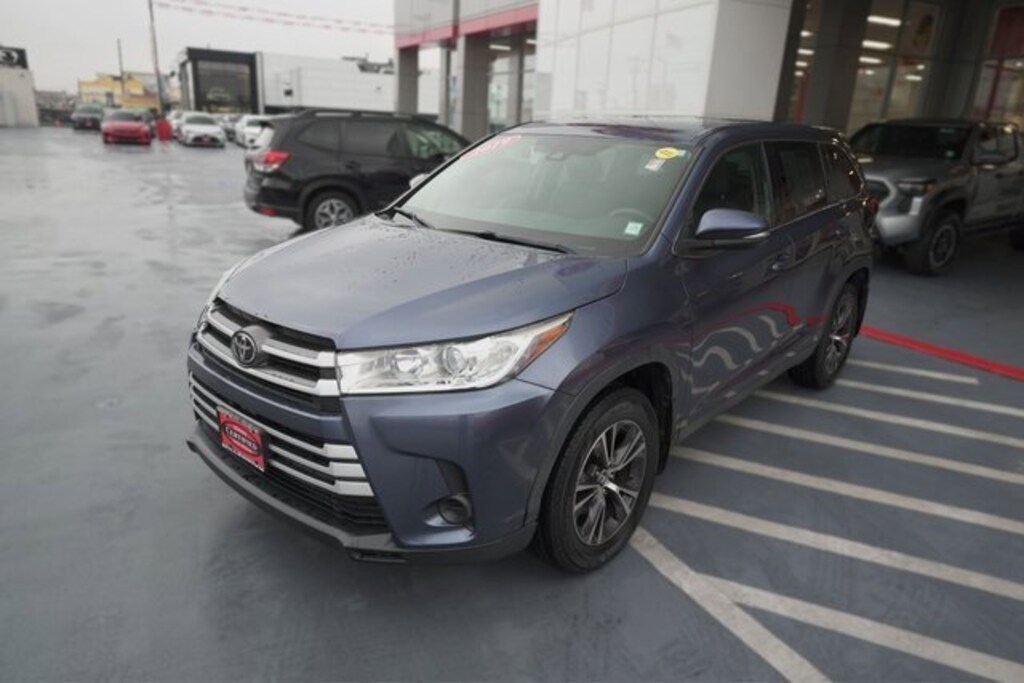 Used 2019 Toyota Highlander LE V6 SUV