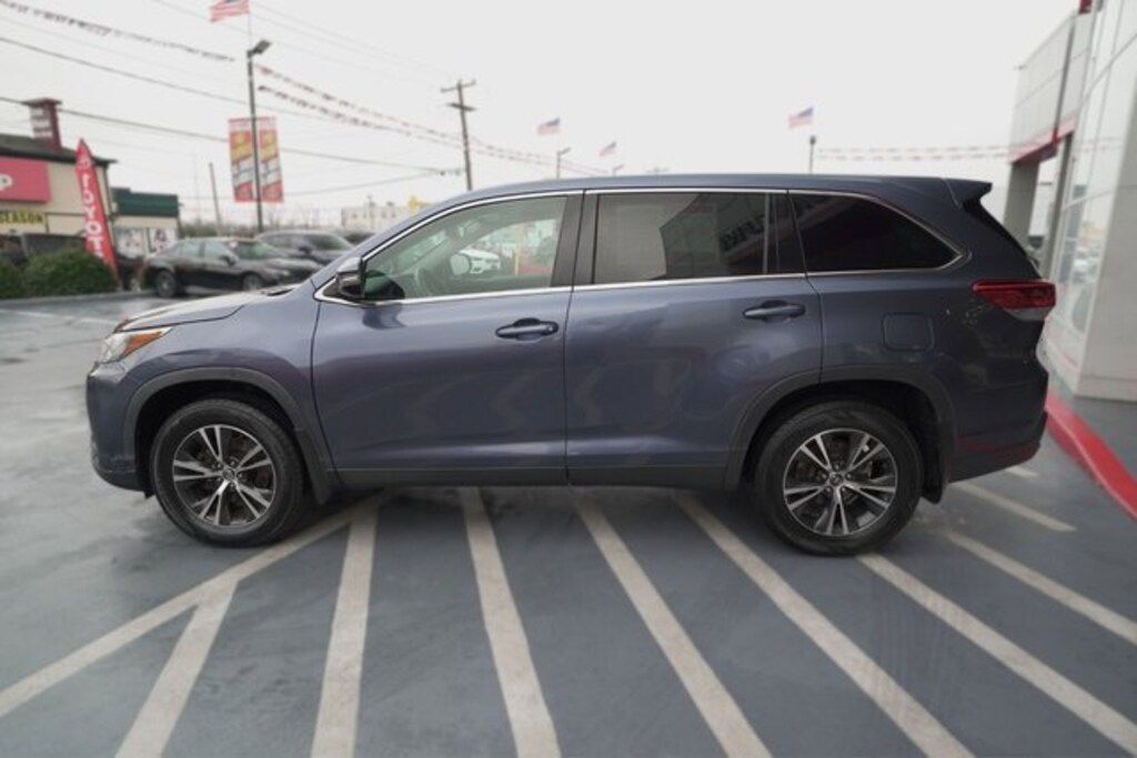 Used 2019 Toyota Highlander LE V6 SUV