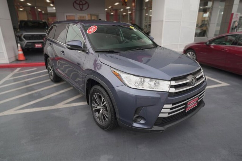Used 2019 Toyota Highlander LE V6 SUV