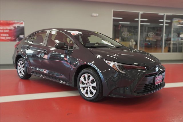 Used 2025 Toyota Corolla LE with VIN JTDBCMFE8S3076965 for sale in Kansas City