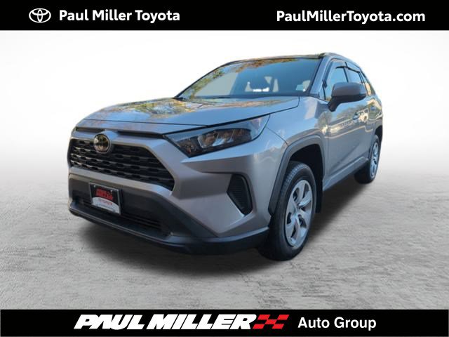 2021 Toyota RAV4 LE's photo