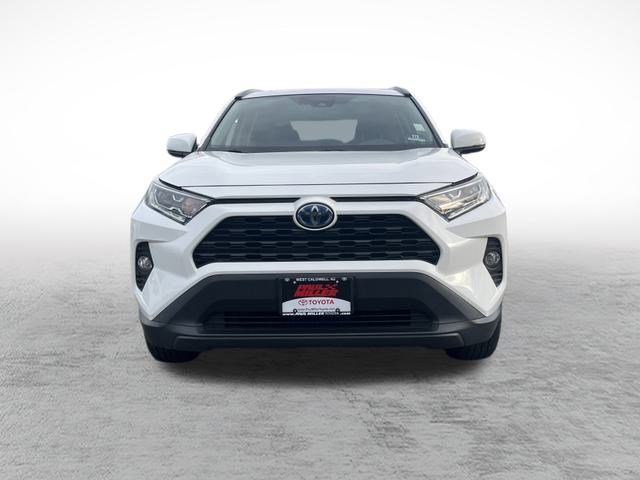 2020 Toyota RAV4 Hybrid XLE photo 2