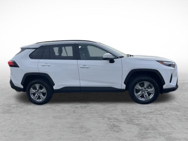 2024 Toyota RAV4 XLE photo 3