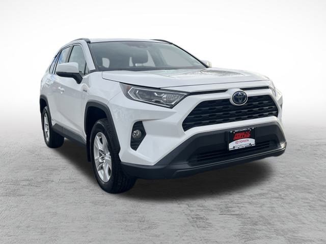 2020 Toyota RAV4 Hybrid XLE photo 3