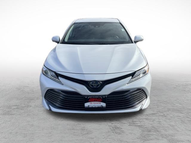 2020 Toyota Camry Hybrid XLE photo 2