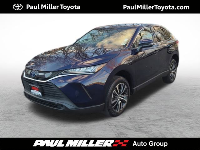 2022 Toyota Venza LE's photo