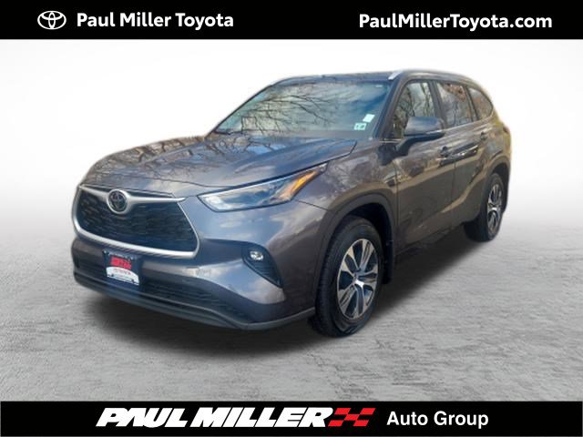 2023 Toyota Highlander XLE's photo