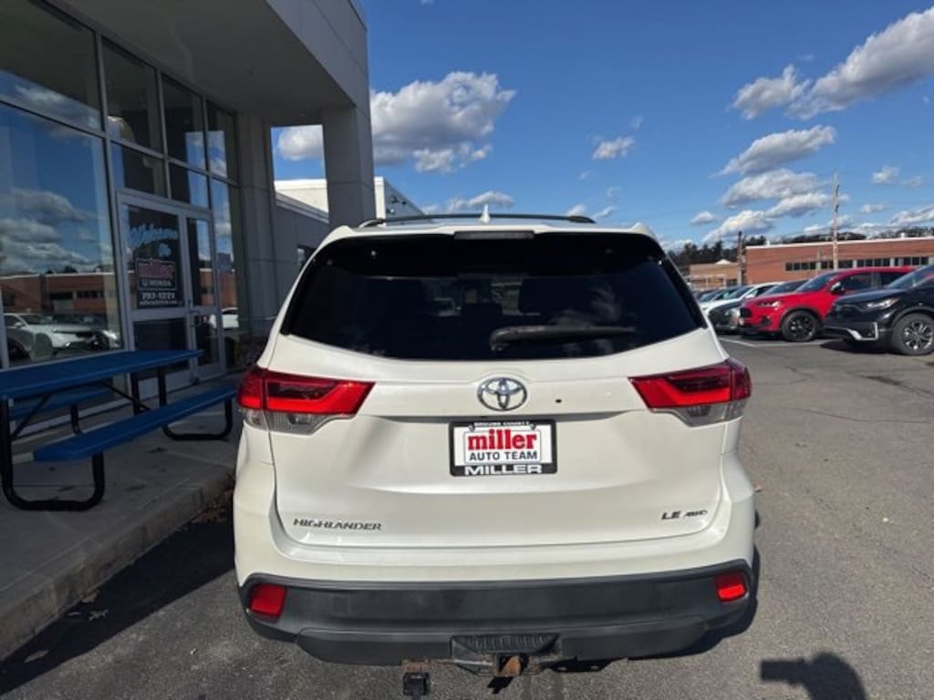Used 2019 Toyota Highlander LE V6 SUV