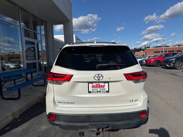2019 Toyota Highlander LE Plus photo 4