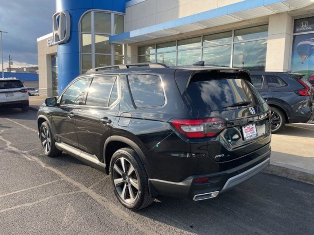 Used 2023 Honda Pilot Elite SUV