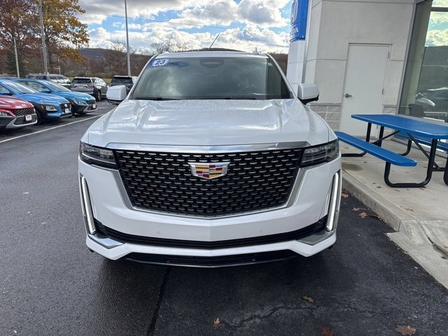 2023 Cadillac Escalade Premium Luxury photo 2