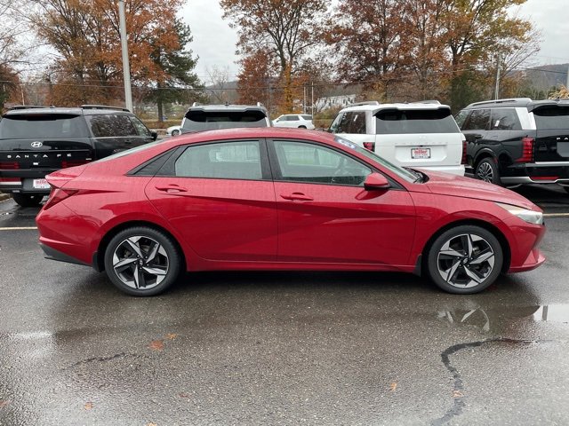 2023 Hyundai Elantra SEL photo 3
