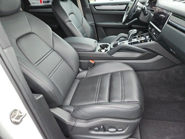 2022 Porsche Cayenne Platinum Edition - Photo 18
