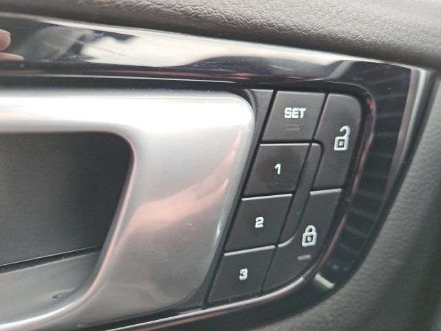 2022 Porsche Cayenne Platinum Edition - Photo 23