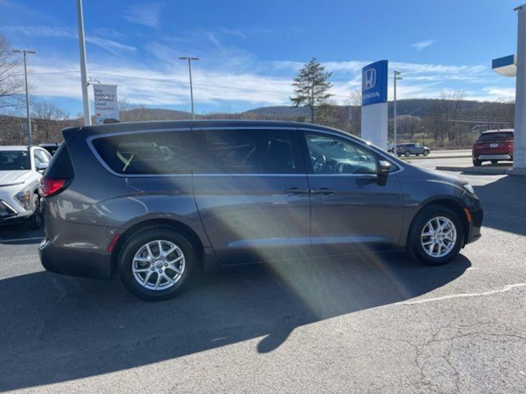 Used 2023 Chrysler Pacifica Touring L Van Passenger Van
