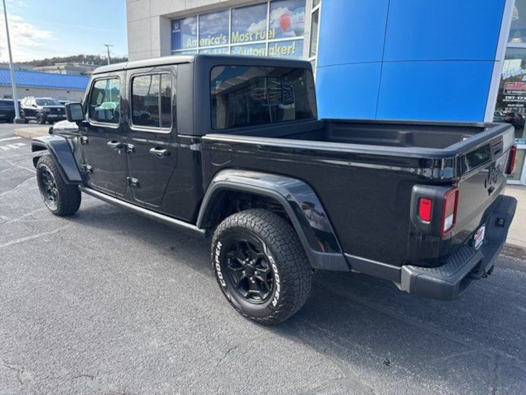 Used 2022 Jeep Gladiator Sport Truck Crew Cab