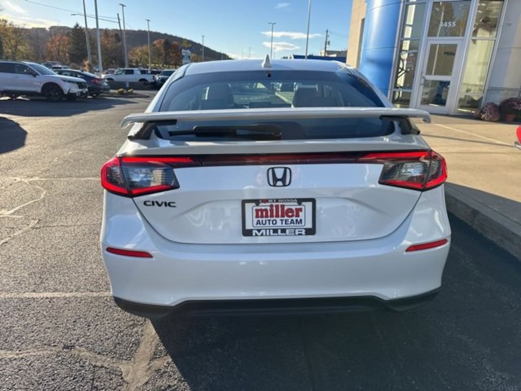 Used 2022 Honda Civic EX-L Hatchback