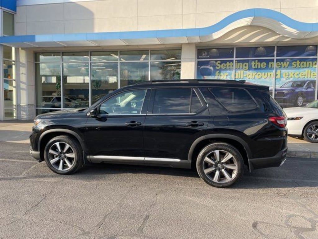 Used 2023 Honda Pilot Elite SUV