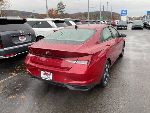 2023 Hyundai Elantra SEL photo 4