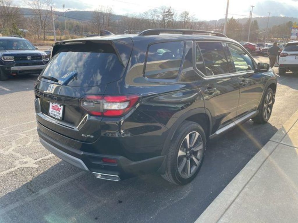 Used 2023 Honda Pilot Elite SUV