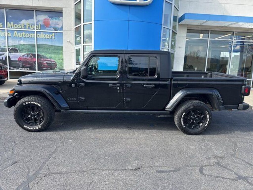 Used 2022 Jeep Gladiator Sport Truck Crew Cab