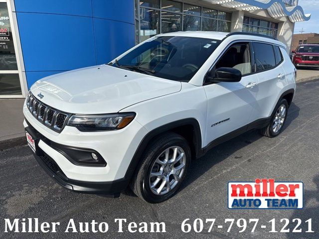 2023 Jeep Compass Latitude Lux 4X4's photo