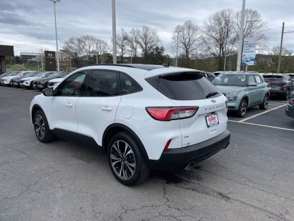 Used 2022 Ford Escape SE Hybrid SUV