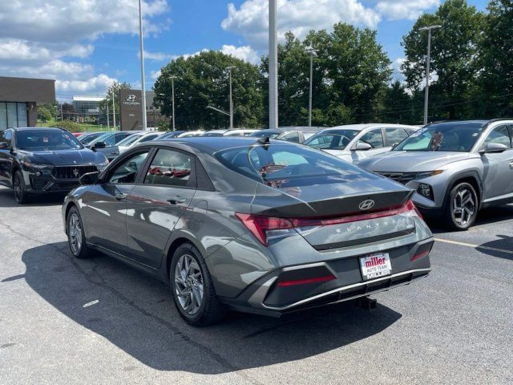 Used 2025 Hyundai Elantra Hybrid Blue Sedan