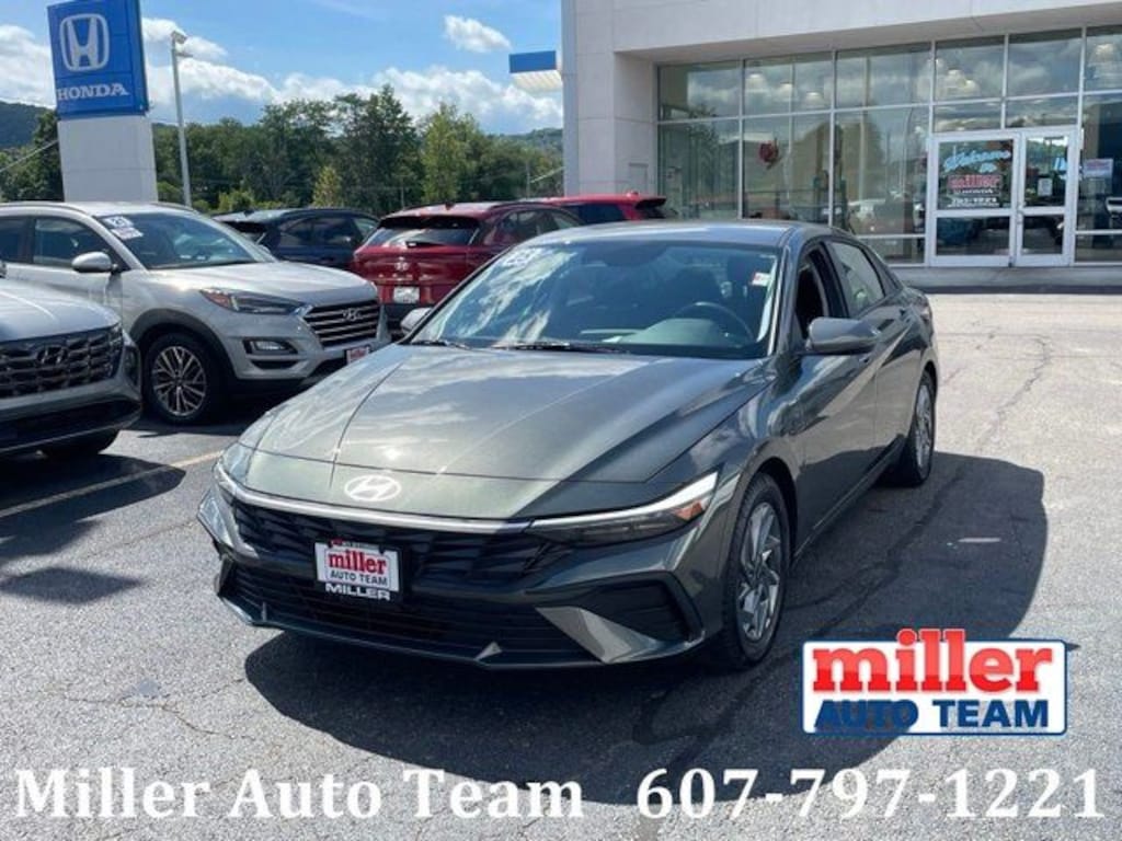 Used 2025 Hyundai Elantra Hybrid Blue Sedan